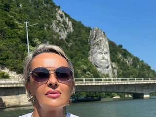 Ερωτική συνομιλία μέσω βίντεο KirraWhite