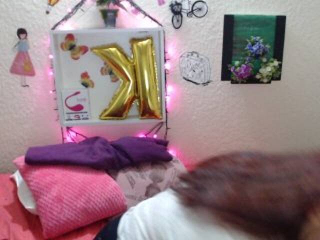 Εκπομπές οθόνης KylieDaniiels