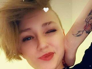 Ερωτική συνομιλία μέσω βίντεο LanitaDennis