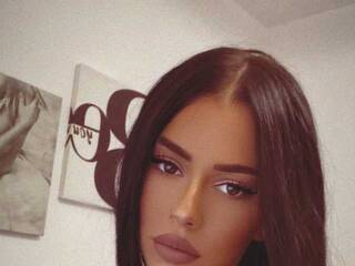 Ερωτική συνομιλία μέσω βίντεο LaraShaw