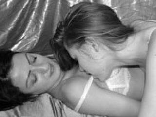 Ερωτική συνομιλία μέσω βίντεο lesbiloveee