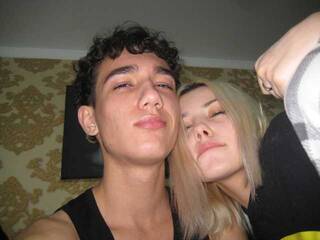 Ερωτική συνομιλία μέσω βίντεο Leshaaaas