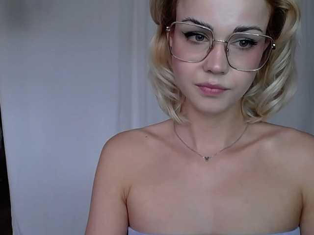 Φωτογραφίες lexieSpicy Sweet and yet dang naughty ;) #innocentface #sweet #petite #glasses #fetish #natural #shorthair #domina #teaser #cfmn #joi #cei #cbt #sph #cucktraining