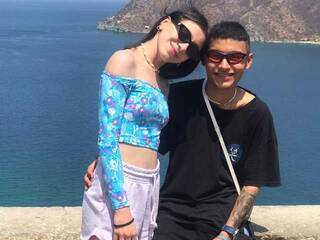 Ερωτική συνομιλία μέσω βίντεο Lexus-scarlet