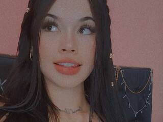 Ερωτική συνομιλία μέσω βίντεο Lili-James