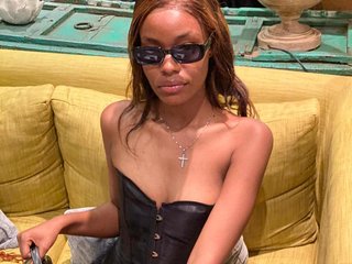 Ερωτική συνομιλία μέσω βίντεο Lillie-03