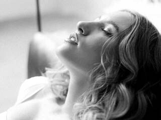 Ερωτική συνομιλία μέσω βίντεο LisaFoxy