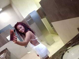 Ερωτική συνομιλία μέσω βίντεο LizzyPalmer