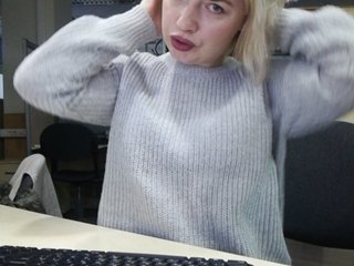 Φωτογραφίες Lola-Hola I am in office, working as a secretary! The director is nearby! Ass in jeans 10, bra 40, nipples 80, boobs 100, bra off 120300 токенов что-бы показать шоу, 300 токенов уже собрано, осталось 0 токенов