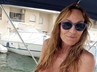 Ερωτική συνομιλία μέσω βίντεο lolamilf