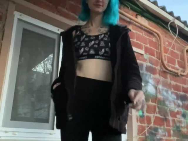 Εκπομπές οθόνης LolyEvans