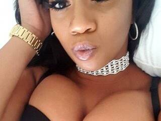 Ερωτική συνομιλία μέσω βίντεο LovelyMiaB