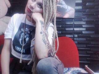 Ερωτική συνομιλία μέσω βίντεο lucier-evil