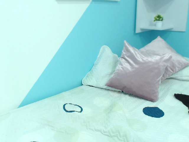 Εκπομπές οθόνης LuisaCooper