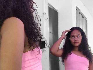 Ερωτική συνομιλία μέσω βίντεο Luna-horny-1