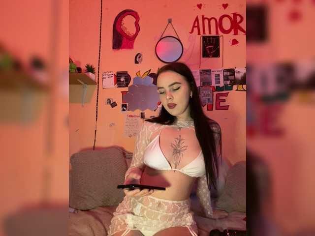 Εκπομπές οθόνης LuxxxBaby