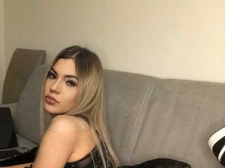 Ερωτική συνομιλία μέσω βίντεο MaddyManson