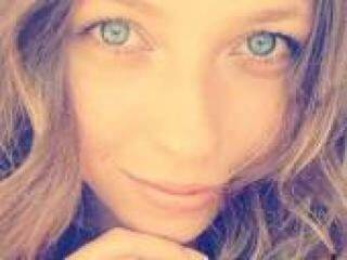 Ερωτική συνομιλία μέσω βίντεο mannelia