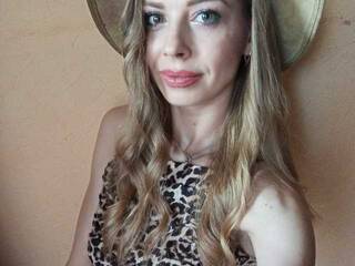 Ερωτική συνομιλία μέσω βίντεο Hyupobibih