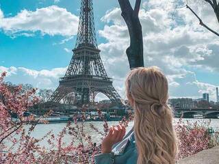 Ερωτική συνομιλία μέσω βίντεο Mary-Allen