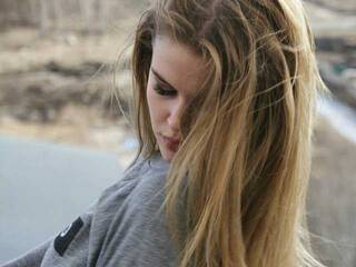 Ερωτική συνομιλία μέσω βίντεο Mary-Mi