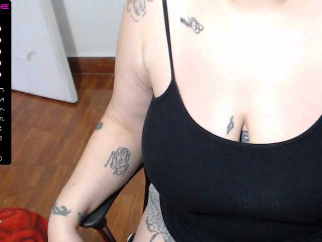 Φωτογραφίες Mary-wet ♥ hi guys welcome.. we play ♥flash pussy 70 tks♥ flash open ass 90tks ♥ ask me for more ♥ #bigtits #milf #latina #colombia #squirt