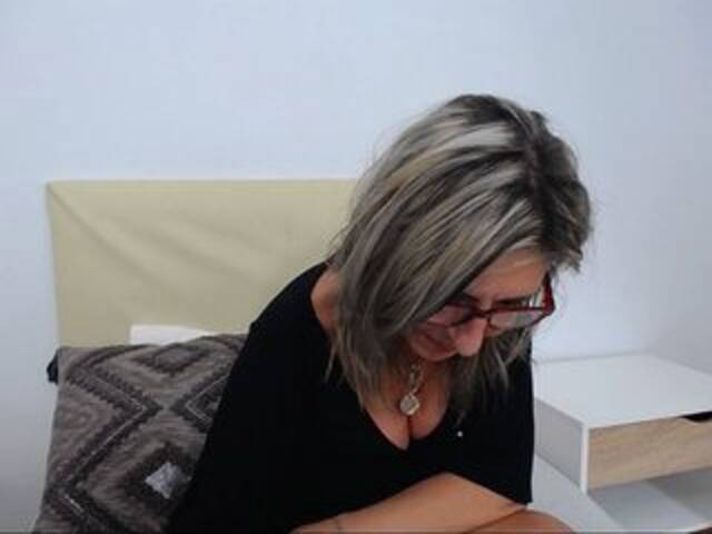 Εκπομπές οθόνης MatureMerryxx