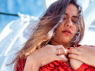 Ερωτική συνομιλία μέσω βίντεο MayaAmaru