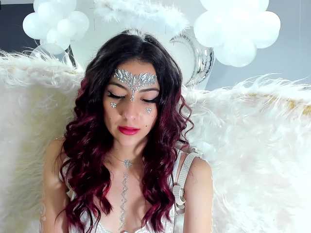 Εκπομπές οθόνης MayaHicks