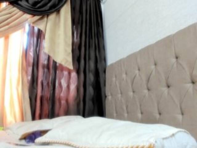 Εκπομπές οθόνης megan-rose