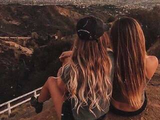 Ερωτική συνομιλία μέσω βίντεο MelanieAndDonna