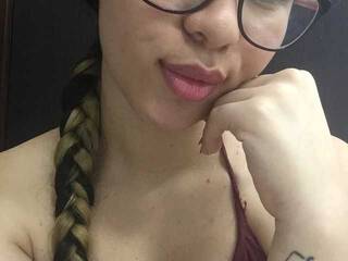 Ερωτική συνομιλία μέσω βίντεο Melody-adams