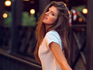 Ερωτική συνομιλία μέσω βίντεο MelodyDean