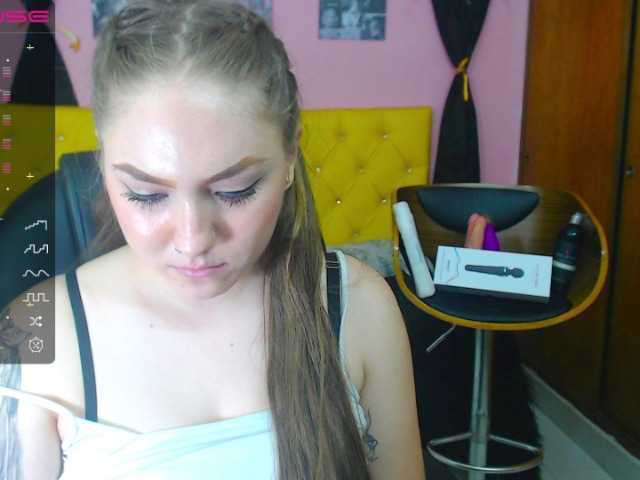 Εκπομπές οθόνης MicaelaSmith