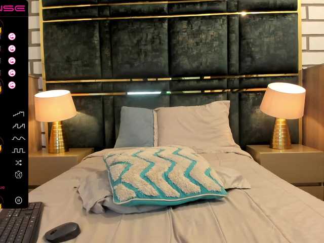 Εκπομπές οθόνης MiiaJones