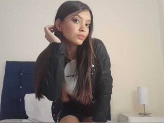 Ερωτική συνομιλία μέσω βίντεο MileyMartini