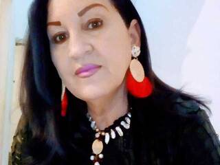 Ερωτική συνομιλία μέσω βίντεο MilfBella56