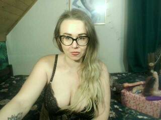 Ερωτική συνομιλία μέσω βίντεο MilfBerthena