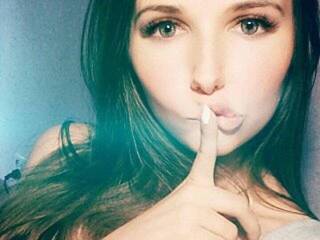 Ερωτική συνομιλία μέσω βίντεο Millayyaa