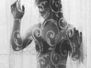 Ερωτική συνομιλία μέσω βίντεο Mina-Harker