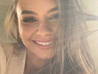 Ερωτική συνομιλία μέσω βίντεο Miss-Medison