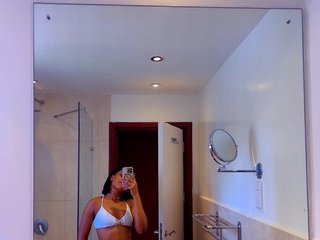Ερωτική συνομιλία μέσω βίντεο MissBehavin69