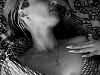 Ερωτική συνομιλία μέσω βίντεο MissLizel