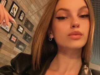 Ερωτική συνομιλία μέσω βίντεο MissSofiyka