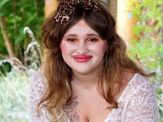 Ερωτική συνομιλία μέσω βίντεο MissZuleea