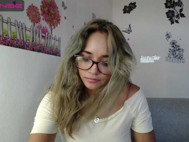 Εκπομπές οθόνης monica-squirt