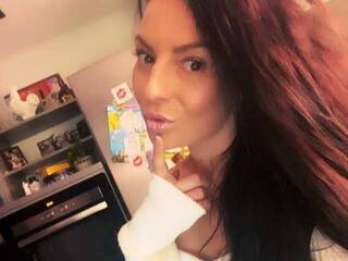 Ερωτική συνομιλία μέσω βίντεο MonicaGucci