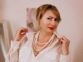 Ερωτική συνομιλία μέσω βίντεο MonicaMoor