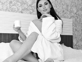 Ερωτική συνομιλία μέσω βίντεο Monika-Doll