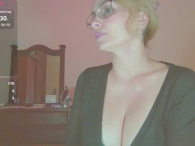 Φωτογραφίες myloverlee In silence, the children are at home,With 1 tokens, active vibrator, wet my pussy...HORNY FOR YOU,FAV 55